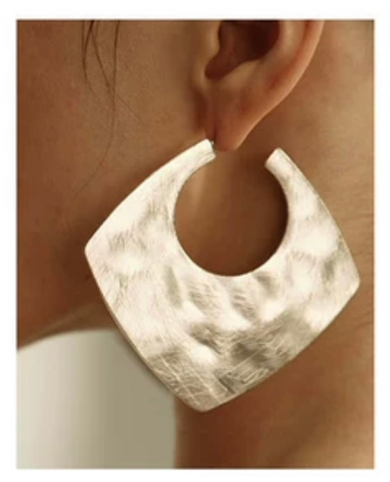 Genevieve Vera Hammered Hoop Earrings